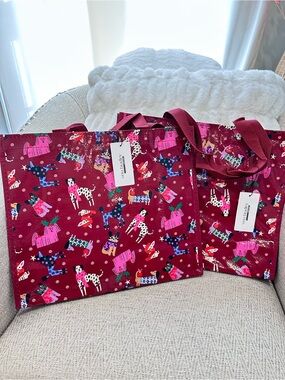 Vera Bradley Set of 2 Market Tote Gift Bags in Holiday Hounds Print